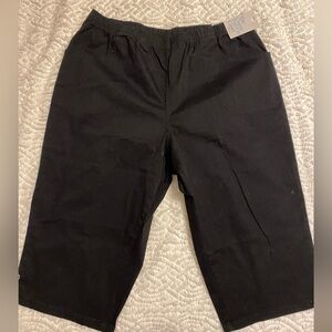 2XL NWT Black Capri